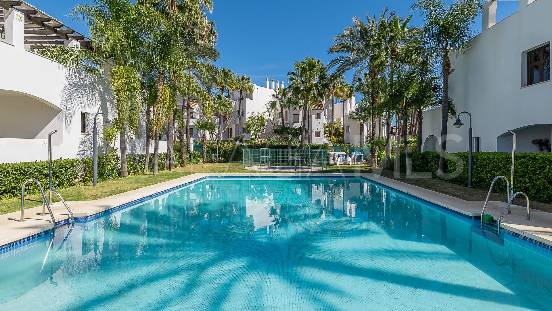 Apartamento with 2 bedrooms a la venta in Nueva Andalucia