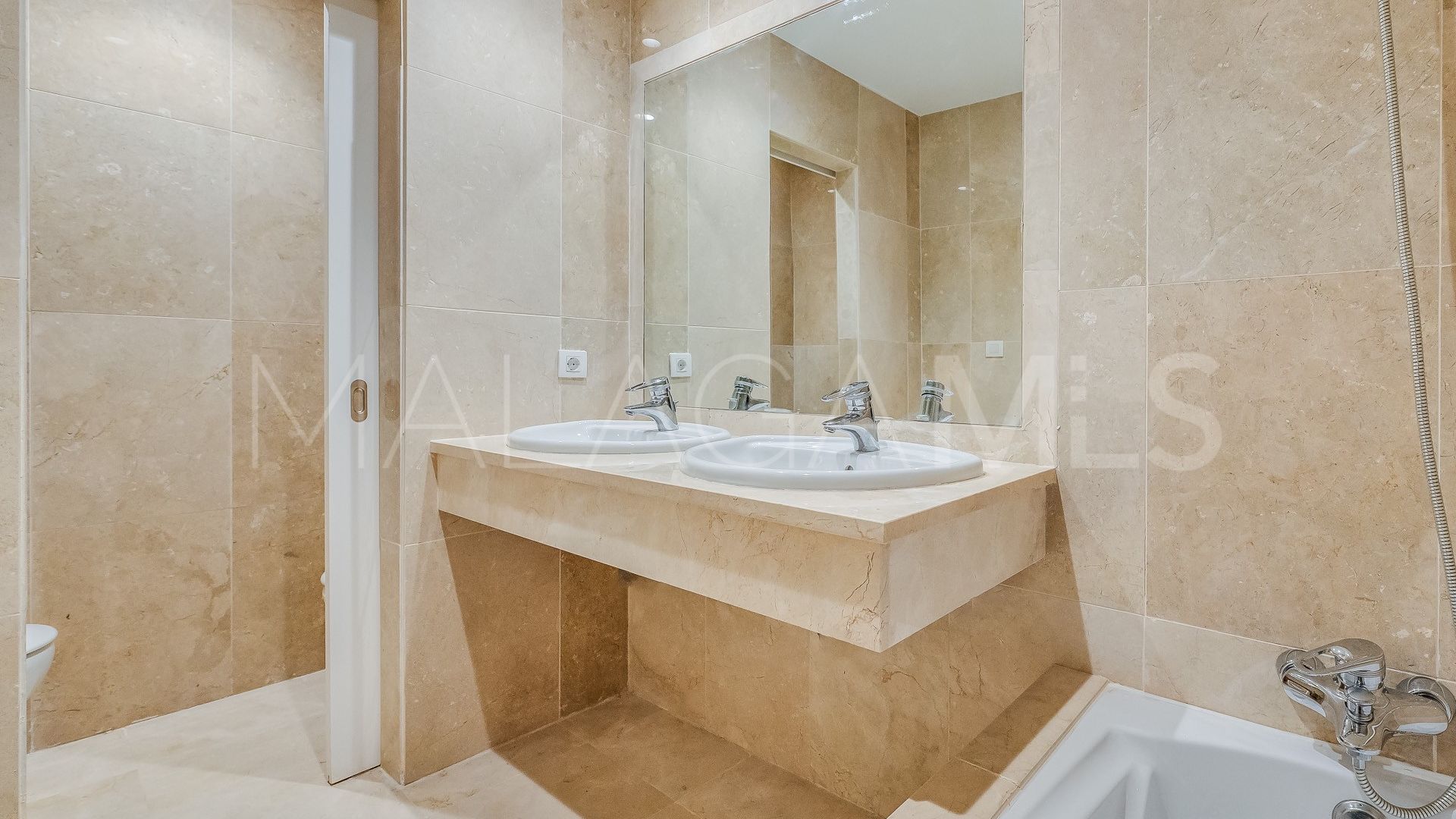 Apartamento with 2 bedrooms a la venta in Nueva Andalucia