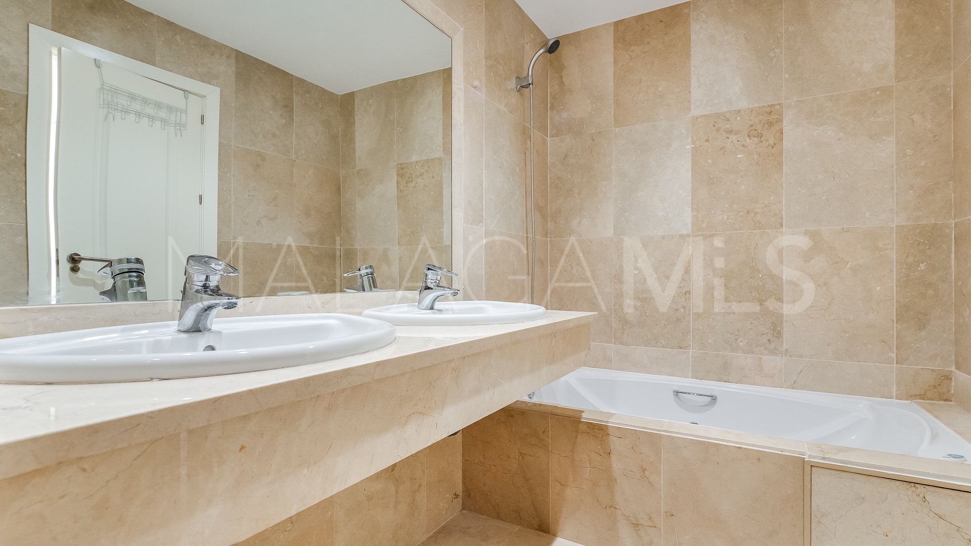 Apartamento with 2 bedrooms a la venta in Nueva Andalucia