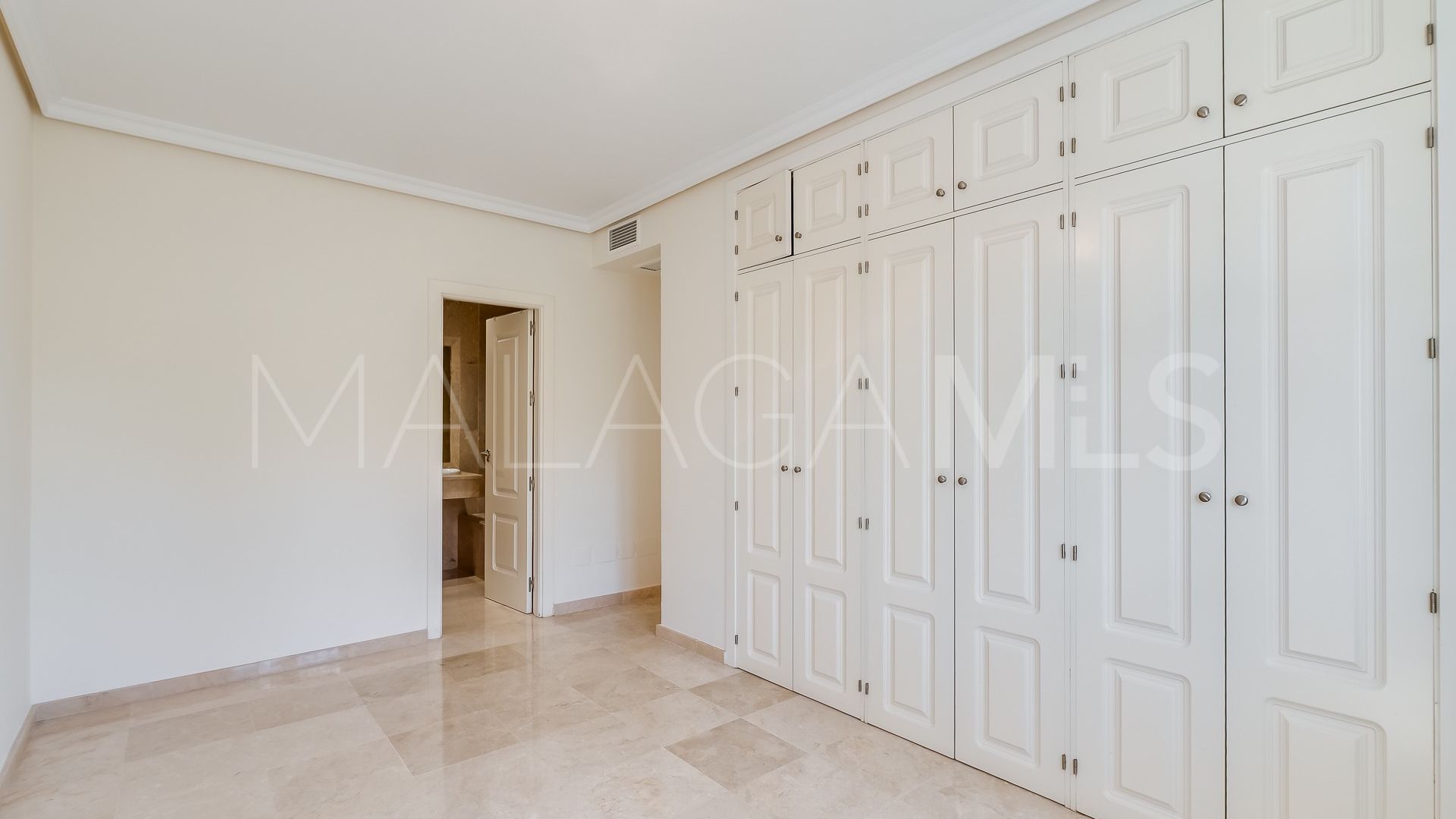 Apartamento with 2 bedrooms a la venta in Nueva Andalucia