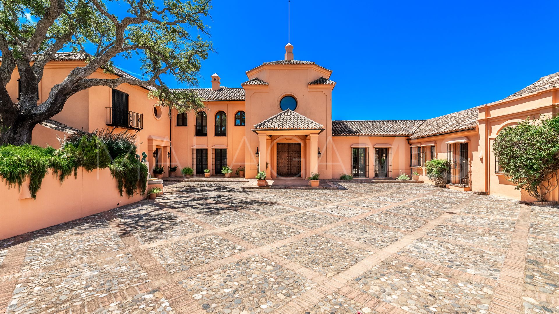 Finca for sale in Altos de Elviria