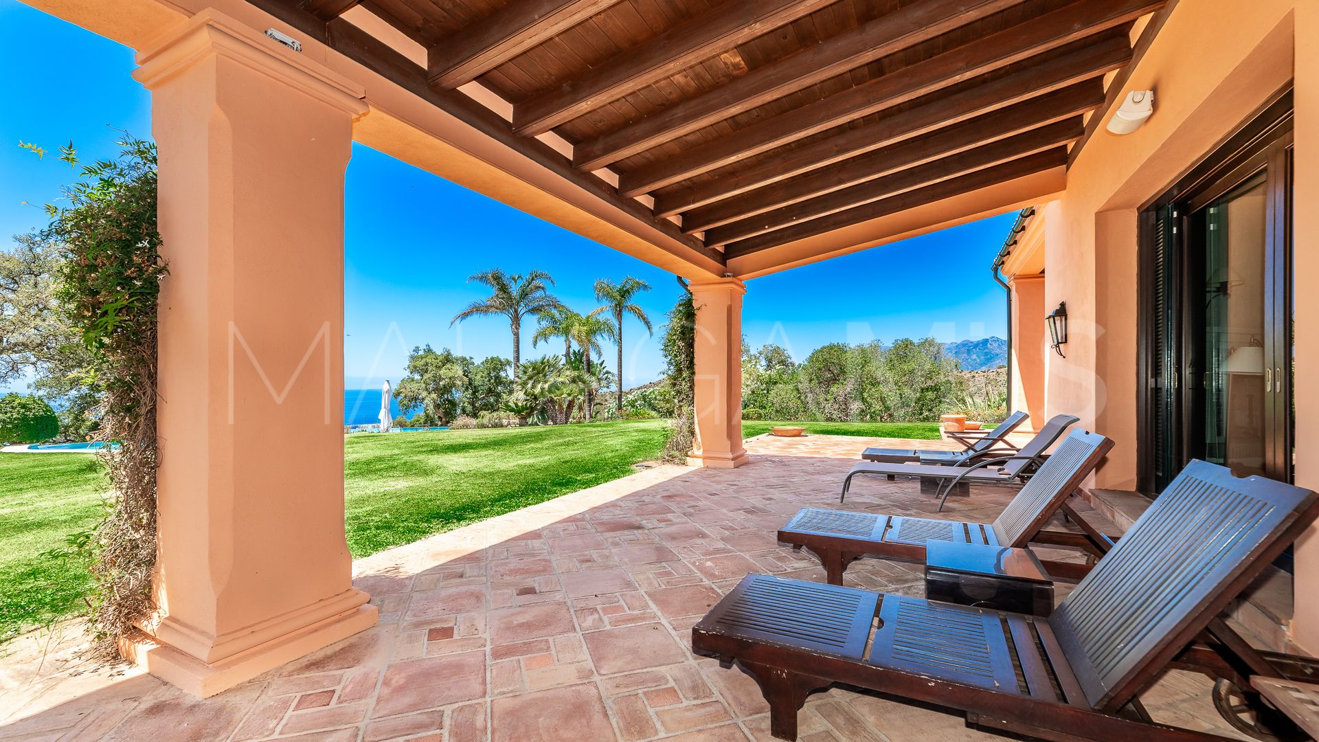 Finca for sale in Altos de Elviria