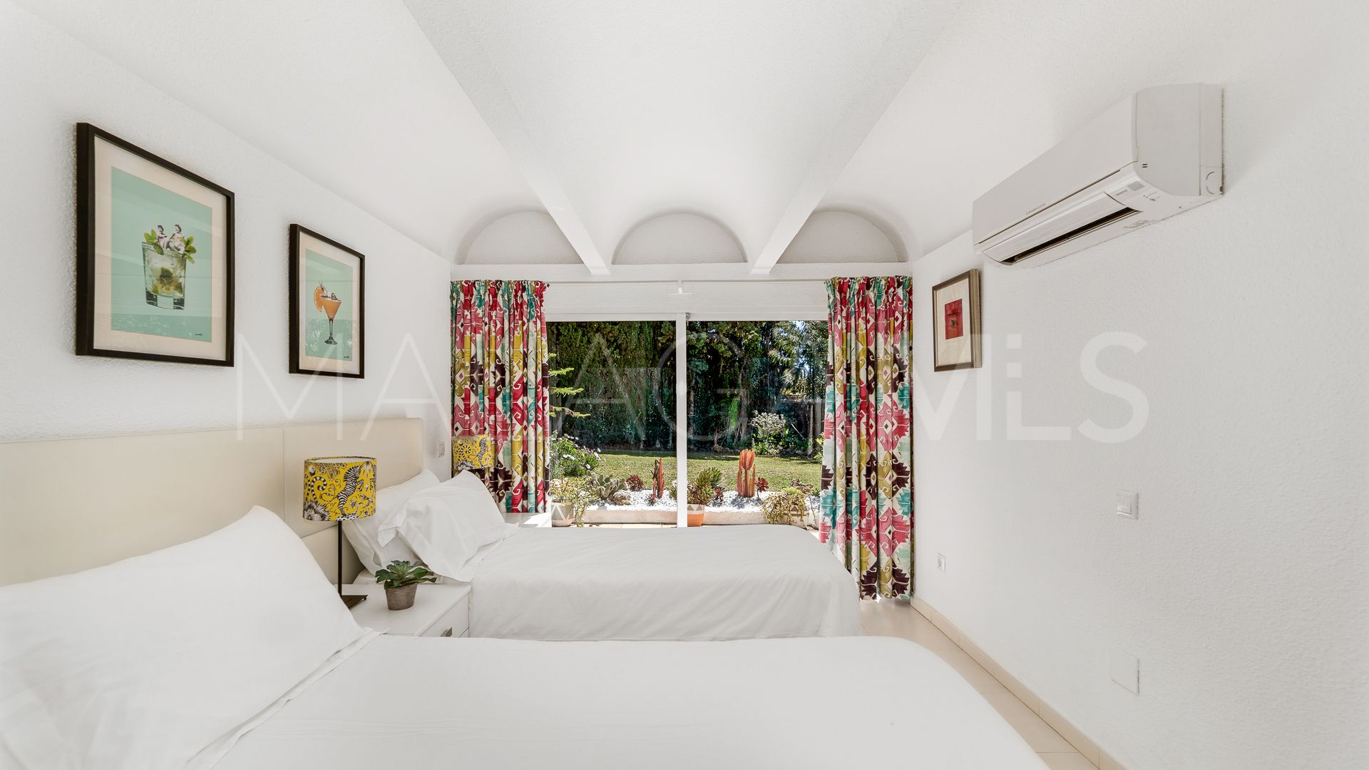 Villa for sale in Elviria