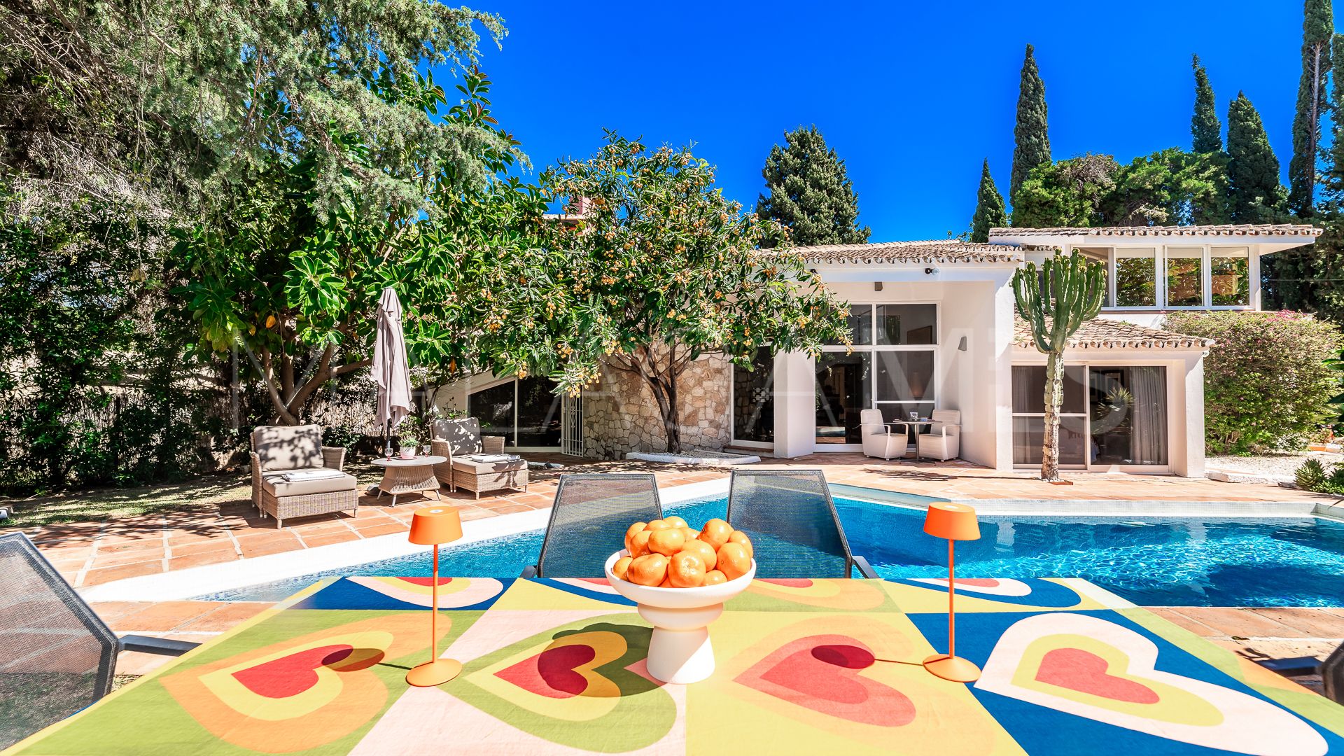 Villa for sale in Elviria