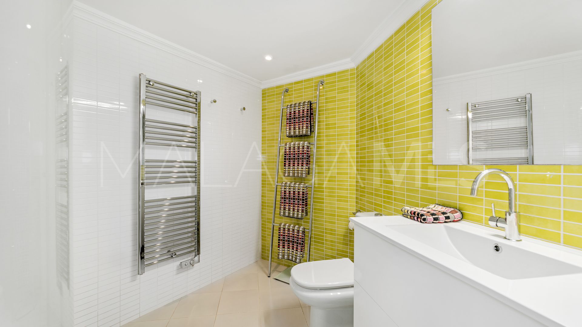 Villa for sale in Elviria