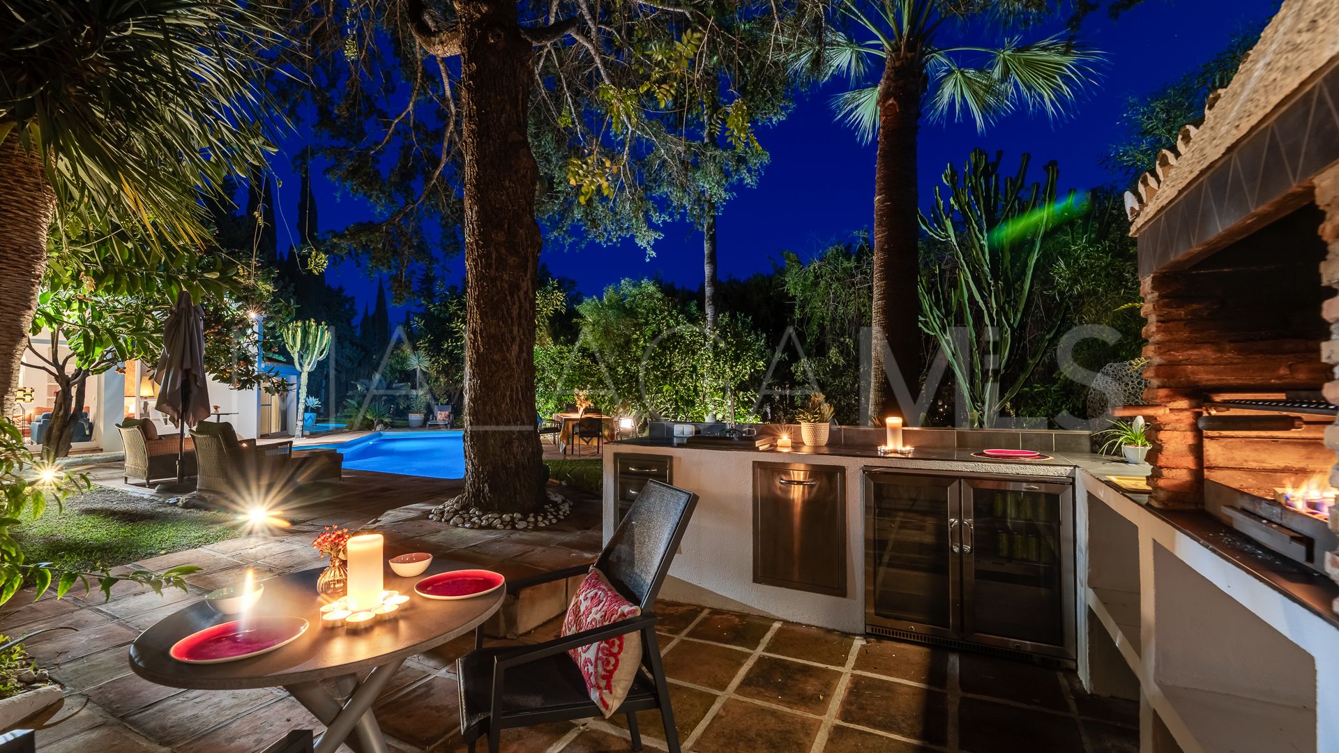 Villa for sale in Elviria