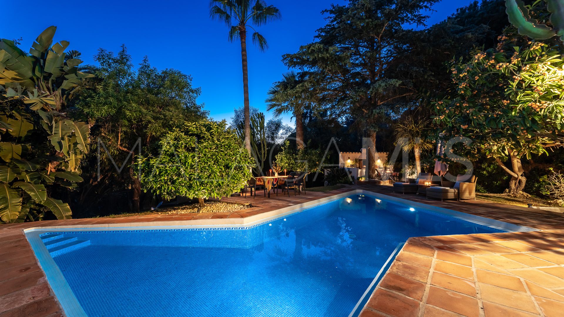 Villa for sale in Elviria