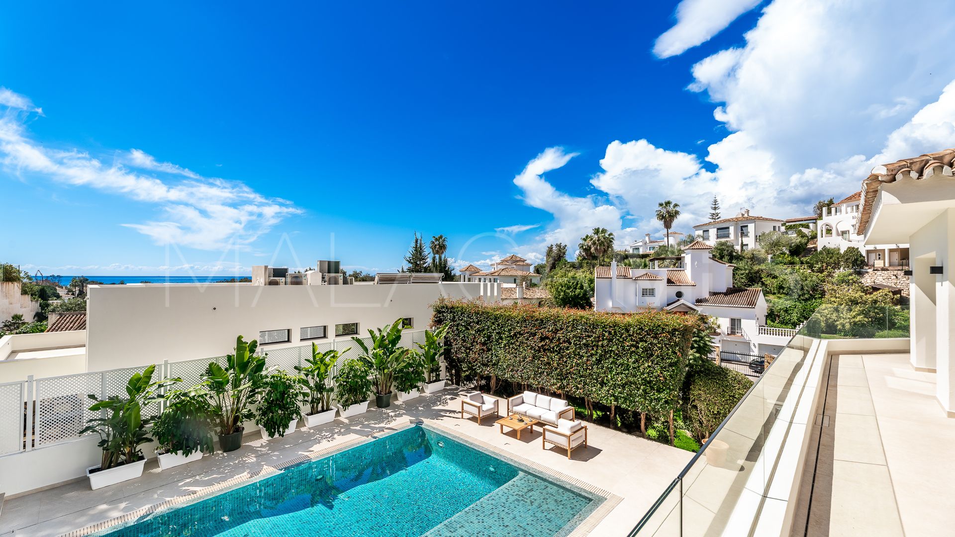 Villa for sale in Elviria