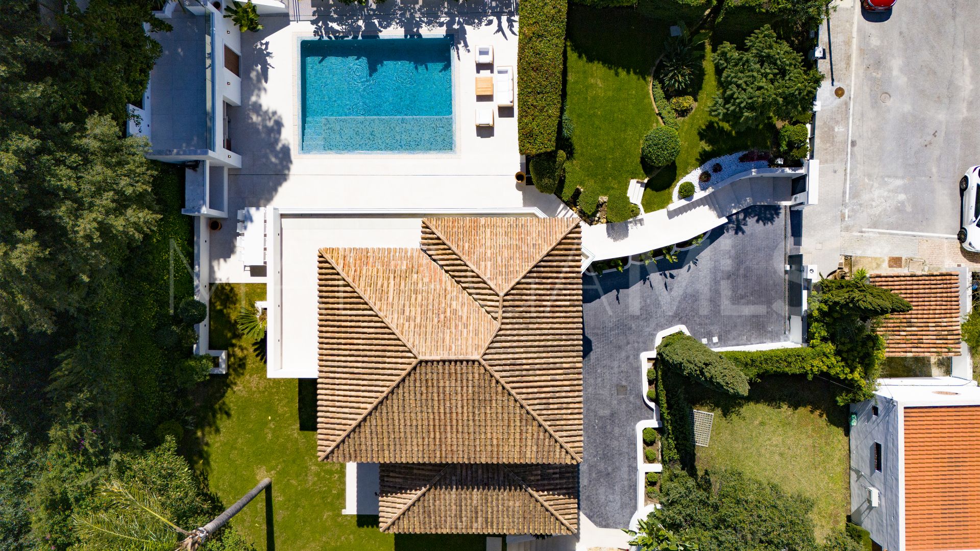 Villa for sale in Elviria