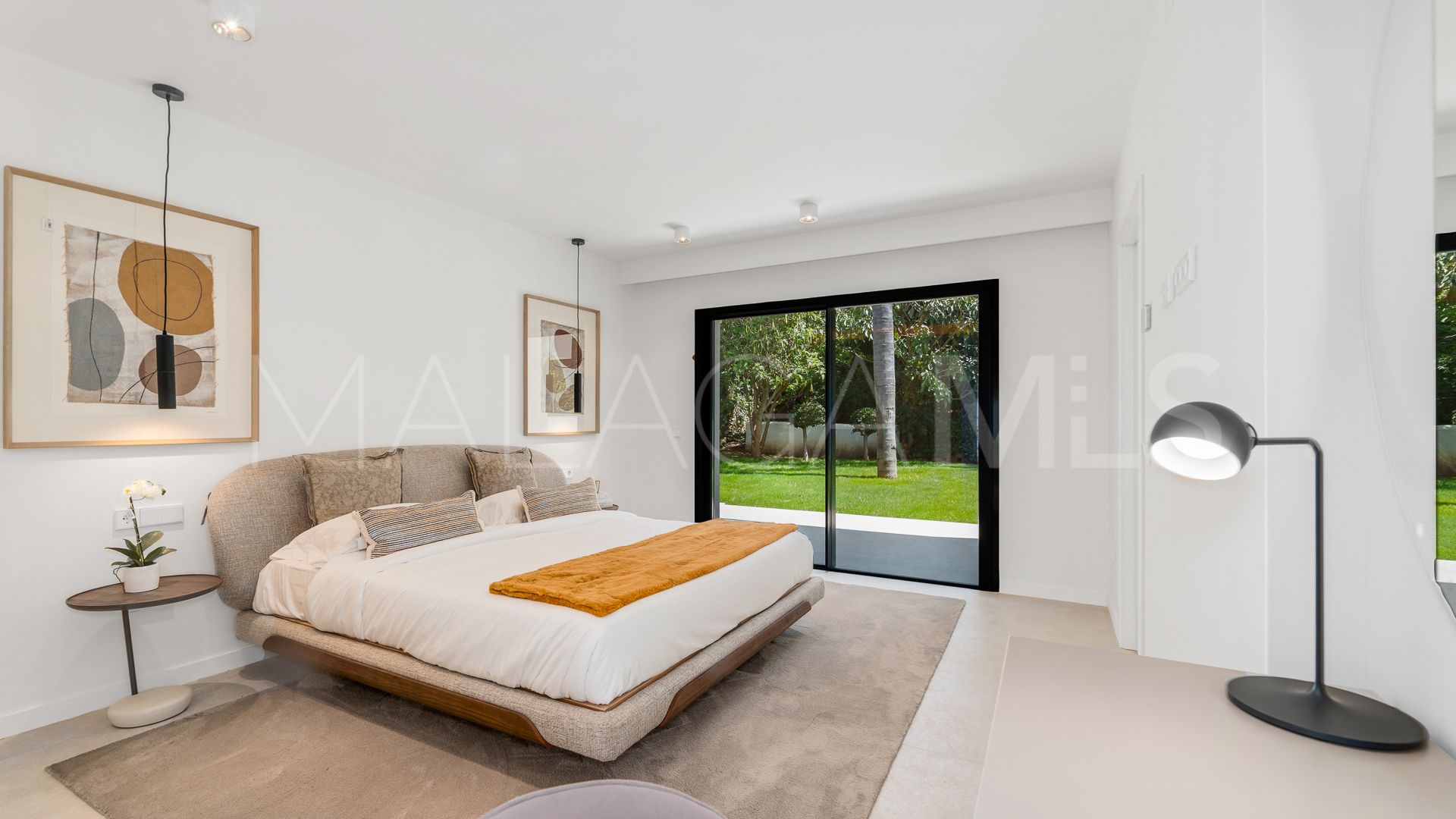 Villa for sale in Elviria