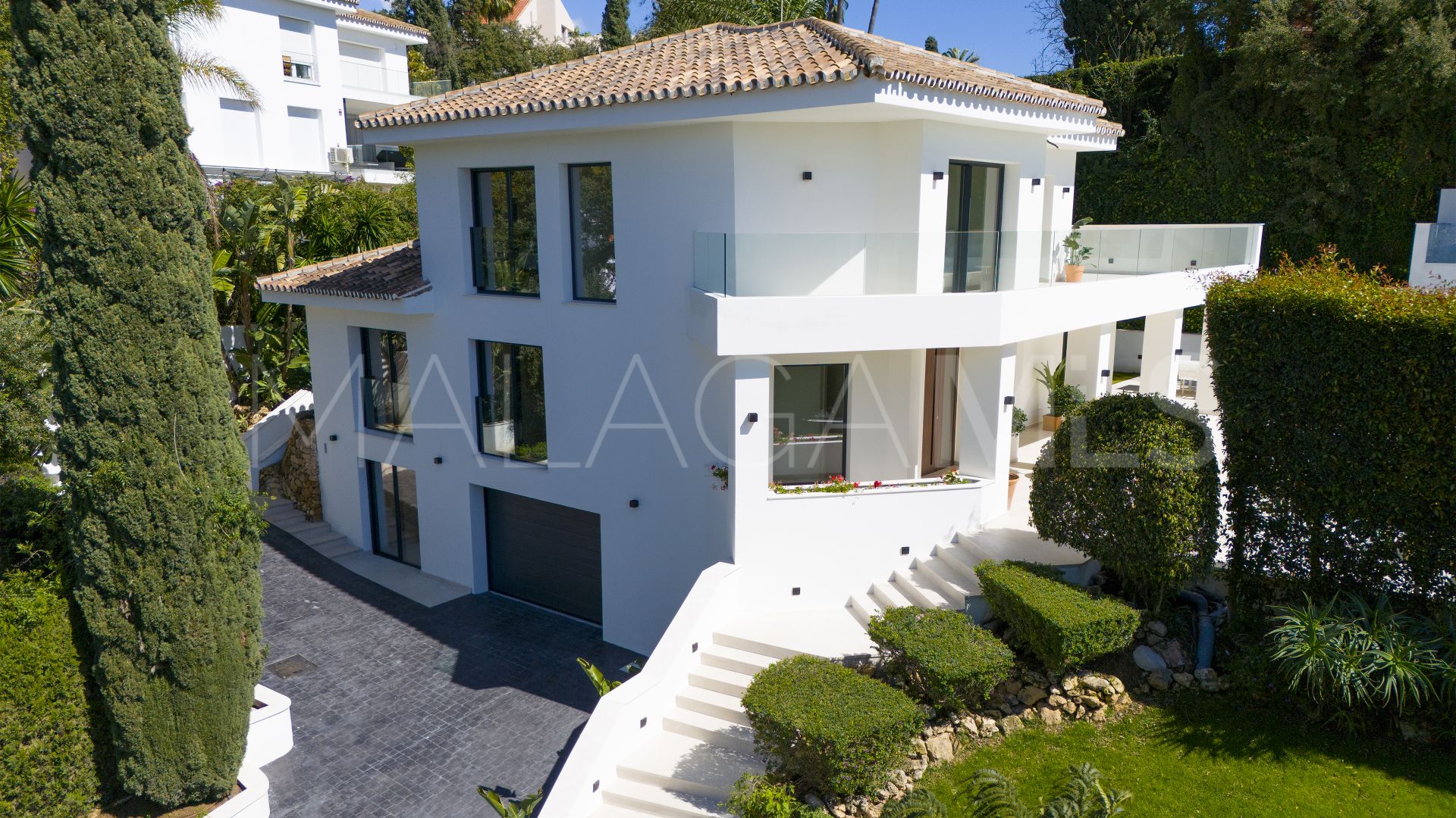 Villa for sale in Elviria