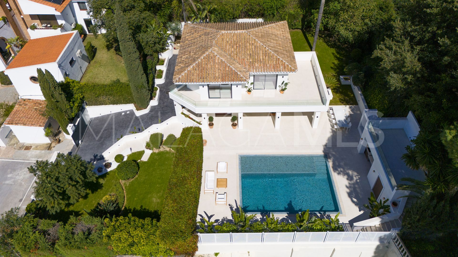 Villa for sale in Elviria
