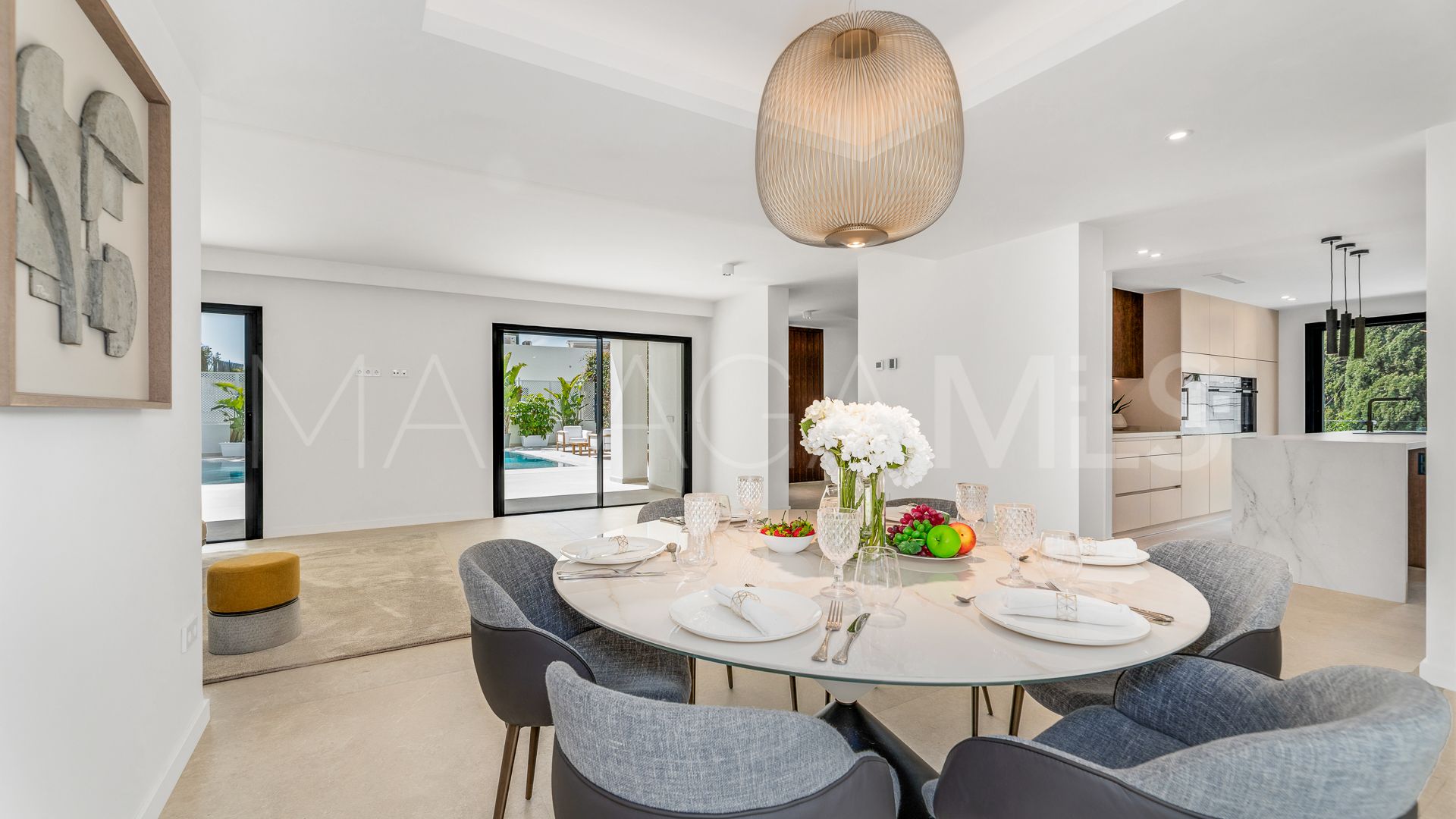 Villa for sale in Elviria
