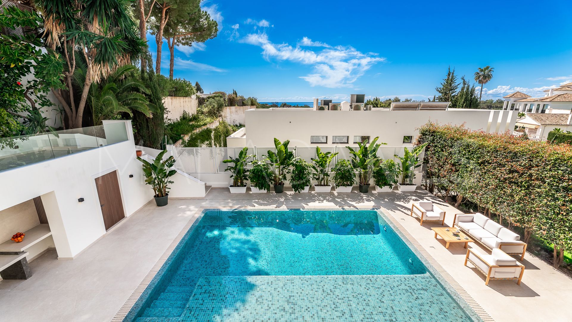 Villa for sale in Elviria