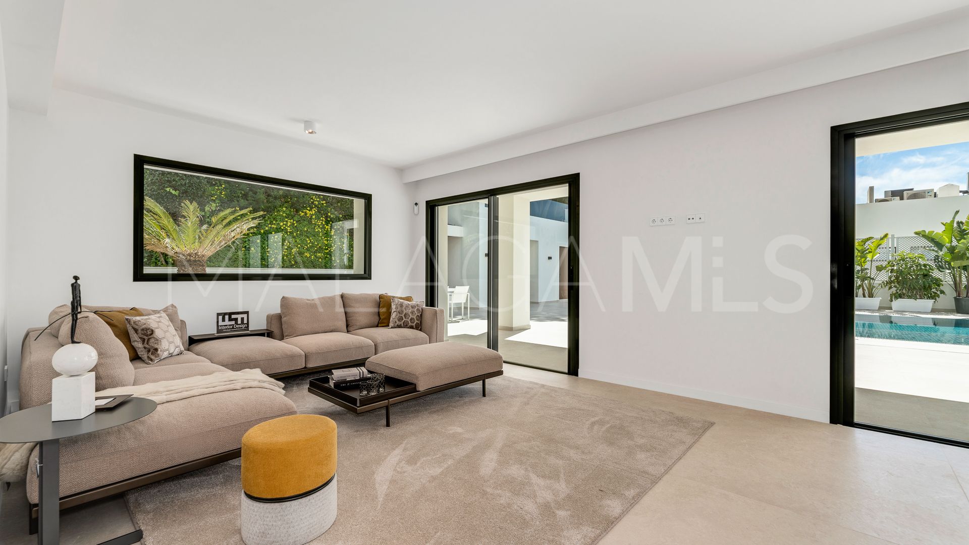 Villa for sale in Elviria
