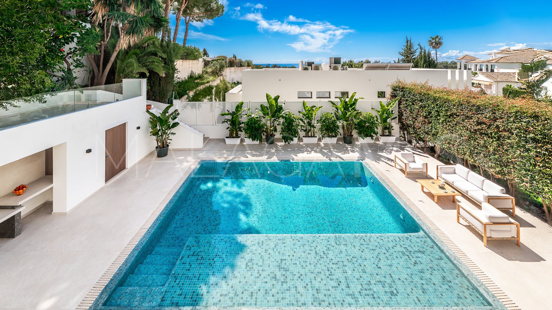 Villa for sale in Elviria