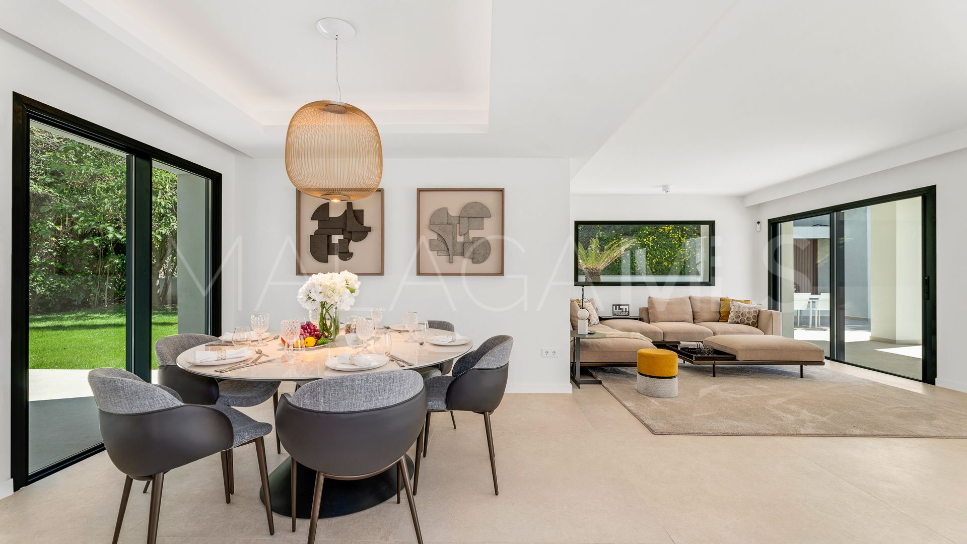 Villa for sale in Elviria