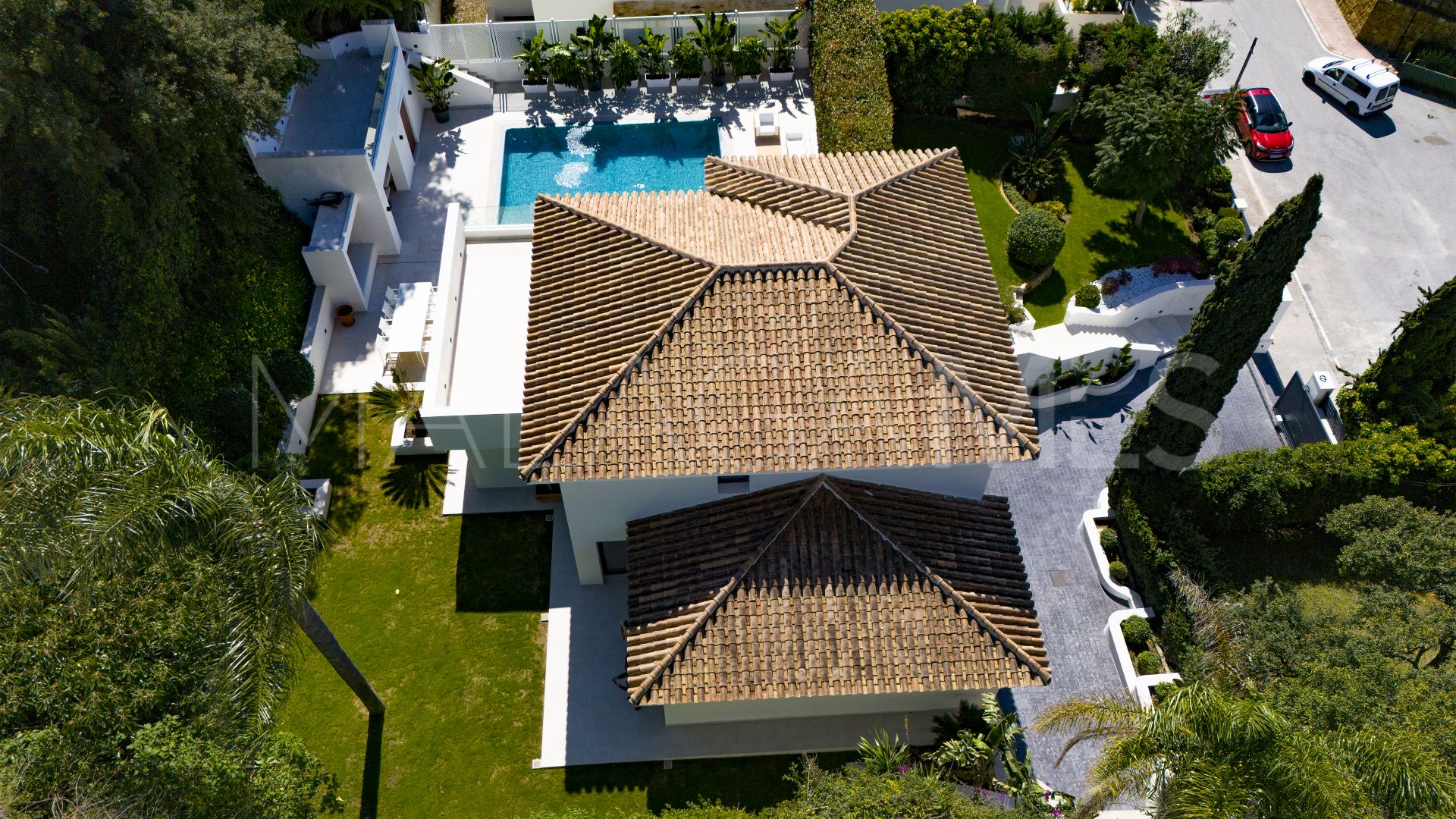 Villa for sale in Elviria