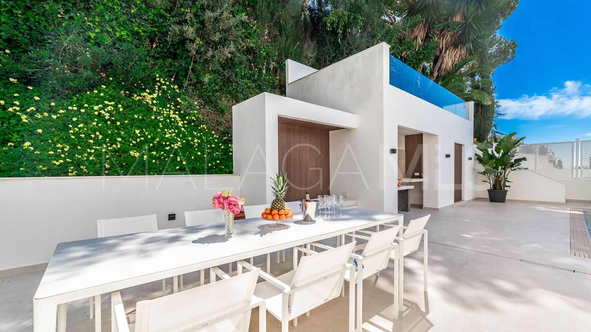 Villa for sale in Elviria