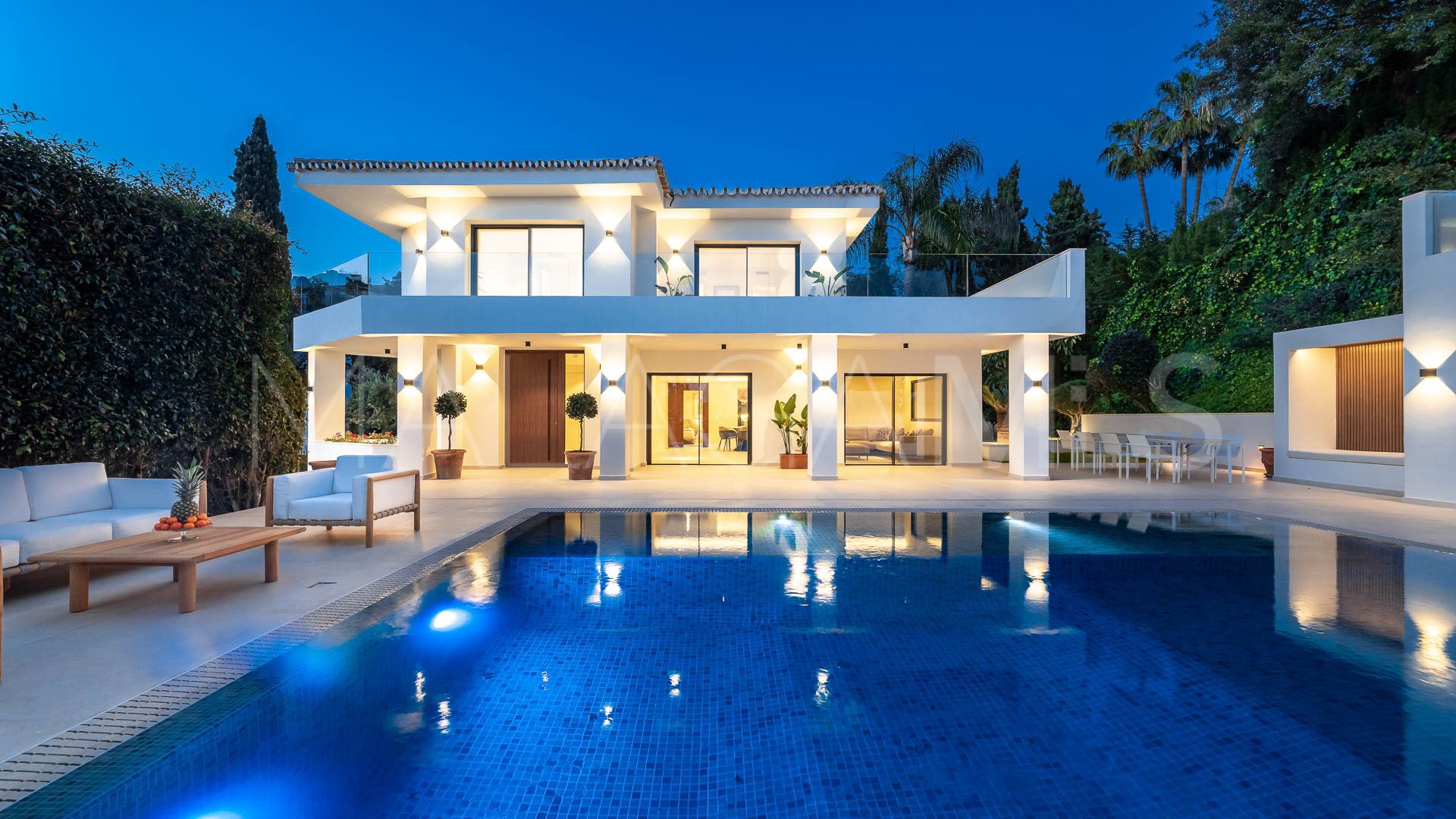 Villa for sale in Elviria