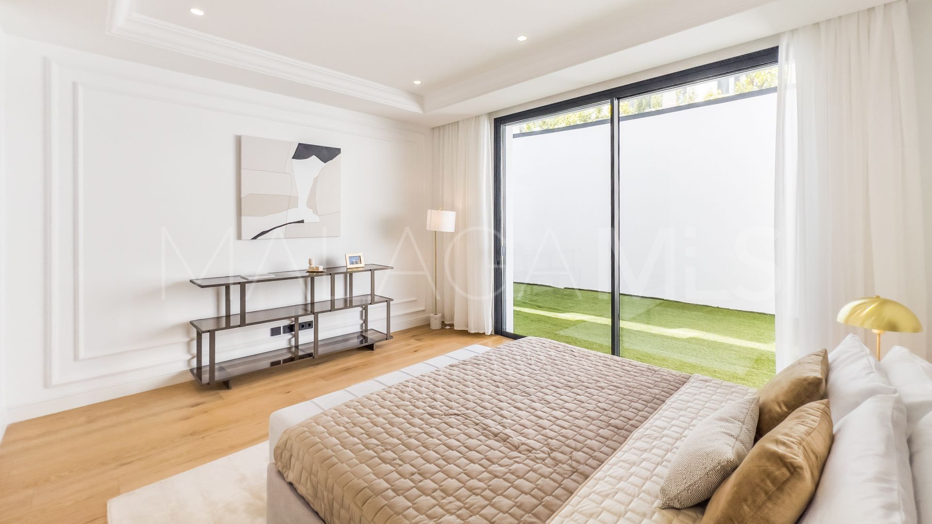 Villa for sale in Marbella Golden Mile with 5 bedrooms