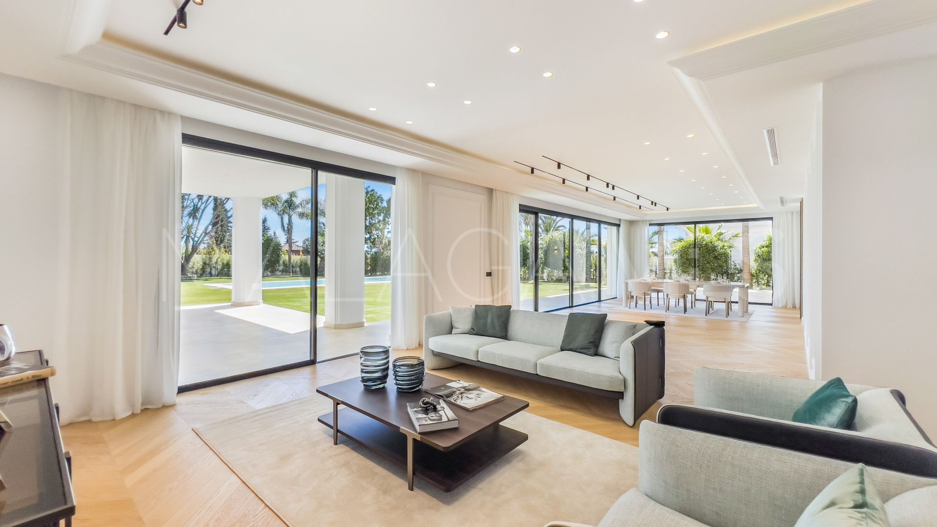 Villa for sale in Marbella Golden Mile with 5 bedrooms