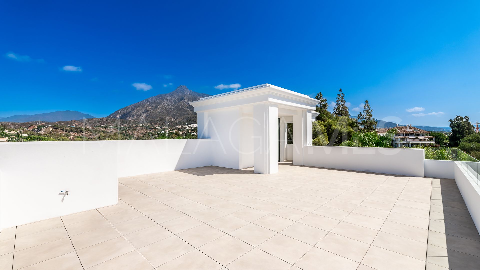 Villa for sale in Marbella Golden Mile with 5 bedrooms