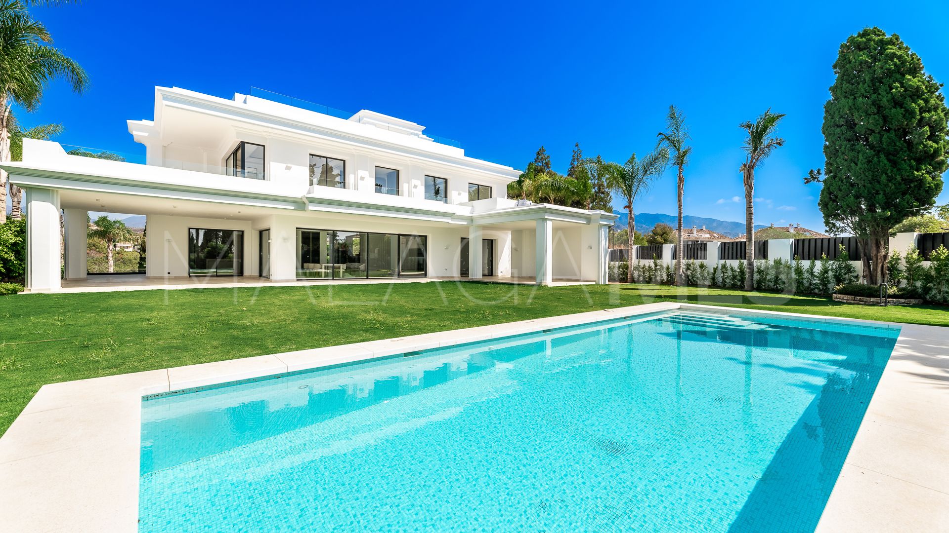 Villa for sale in Marbella Golden Mile with 5 bedrooms