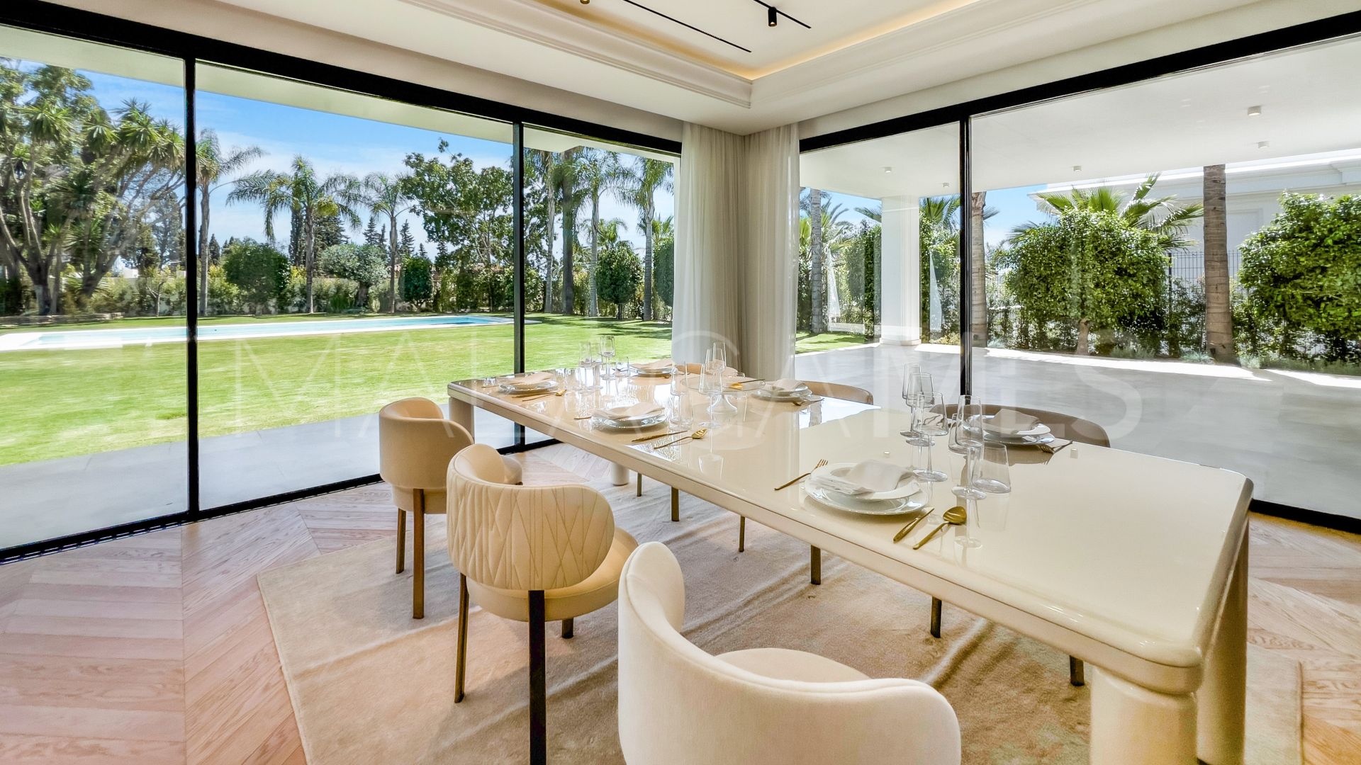Villa for sale in Marbella Golden Mile with 5 bedrooms