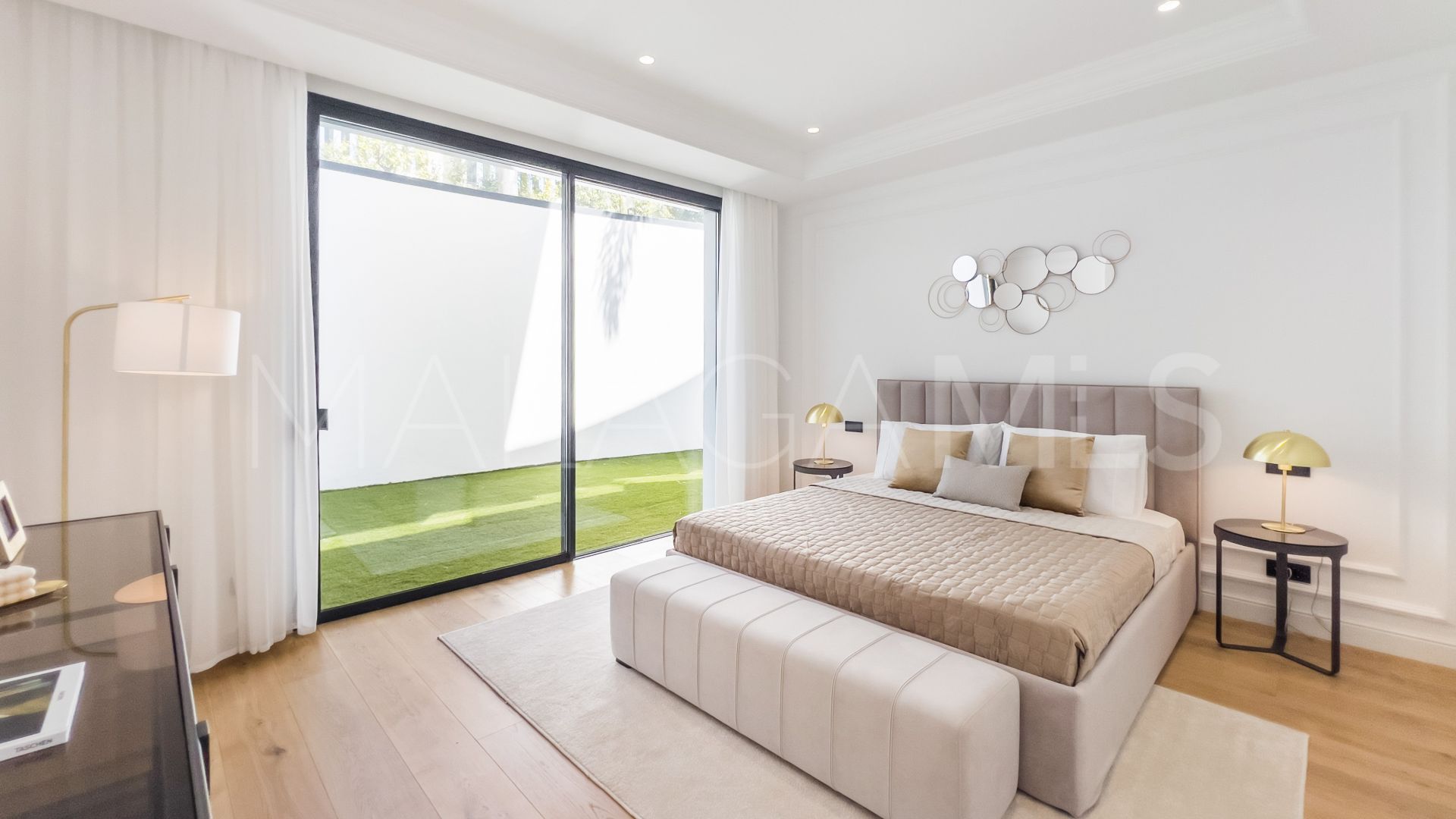Villa for sale in Marbella Golden Mile with 5 bedrooms