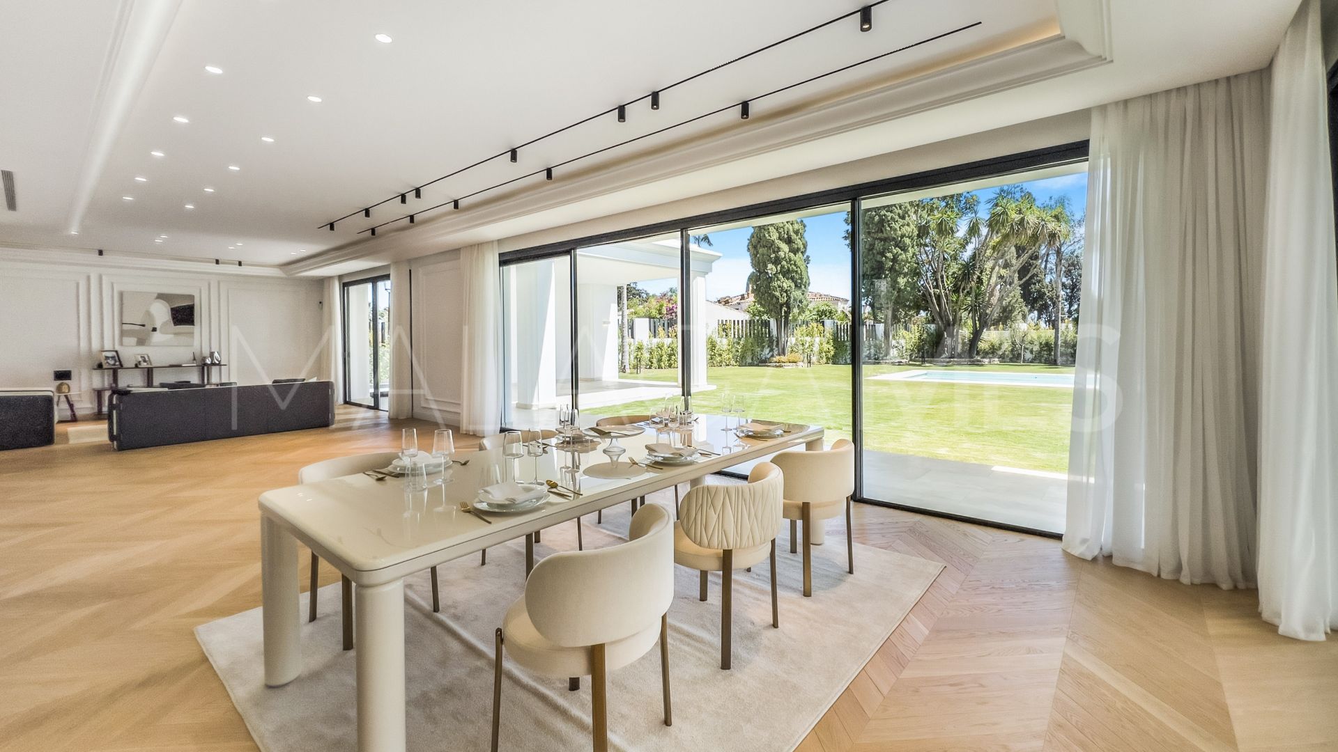 Villa for sale in Marbella Golden Mile with 5 bedrooms