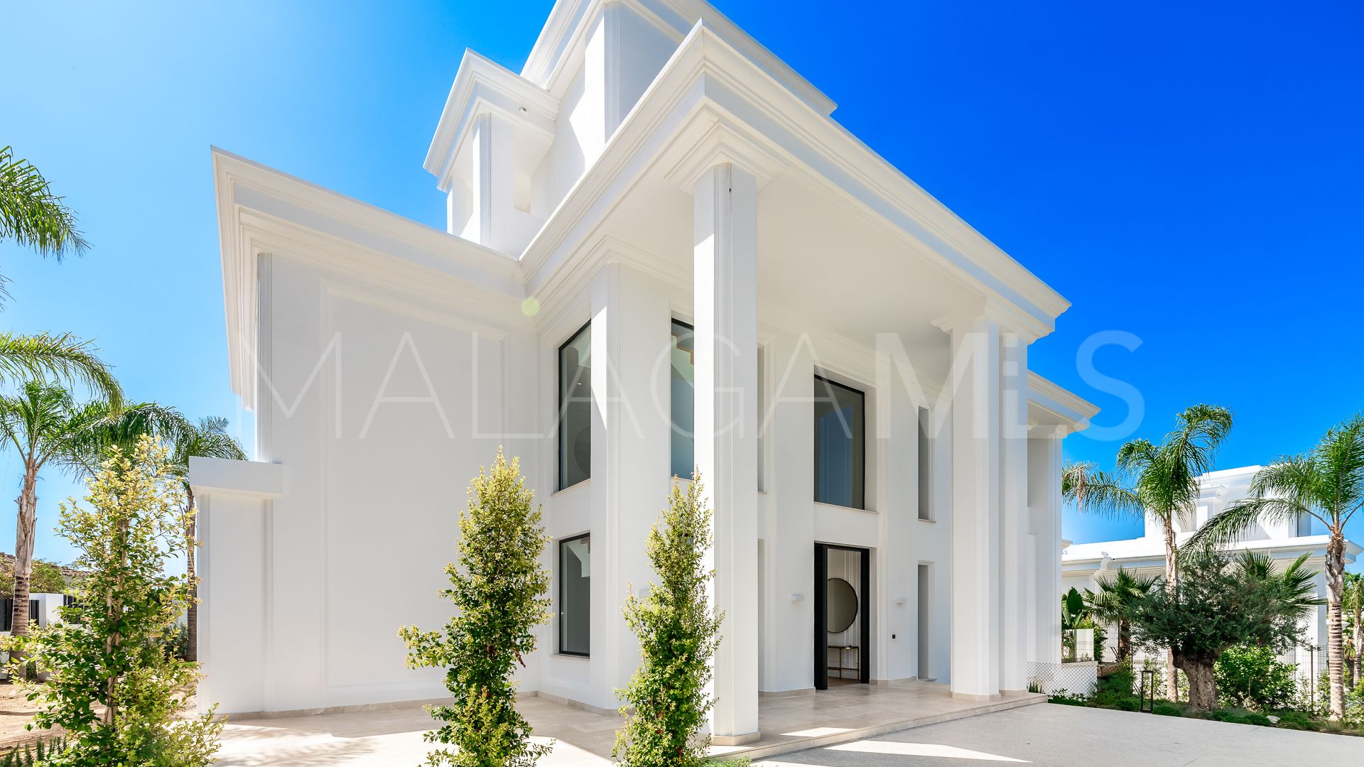 Villa for sale in Marbella Golden Mile with 5 bedrooms