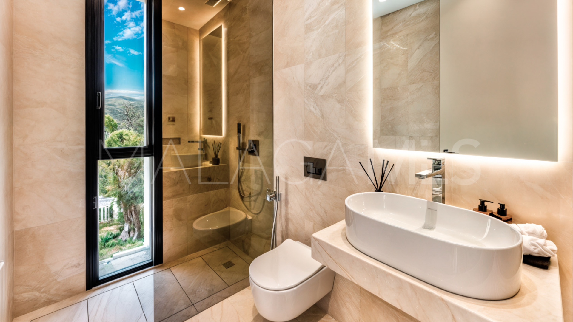 Villa for sale in Marbella Golden Mile with 5 bedrooms