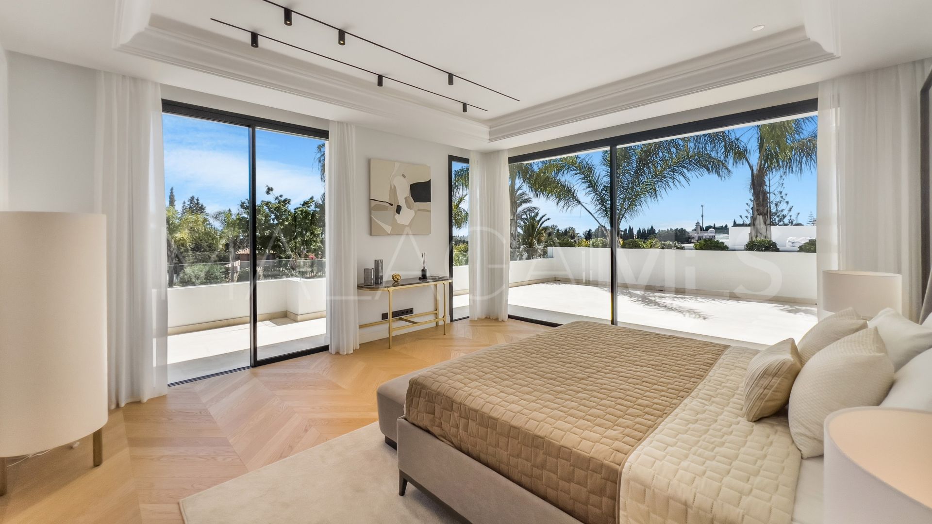 Villa for sale in Marbella Golden Mile with 5 bedrooms
