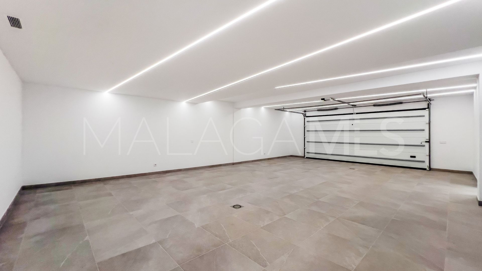 Villa for sale in Marbella Golden Mile with 5 bedrooms