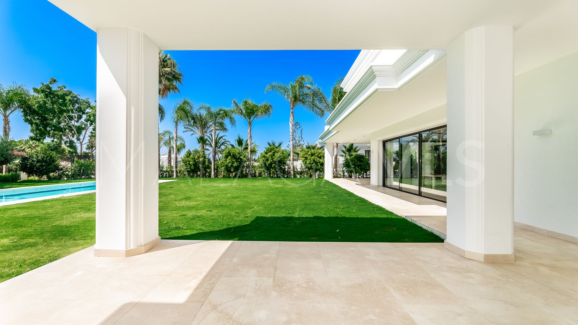 Villa for sale in Marbella Golden Mile with 5 bedrooms