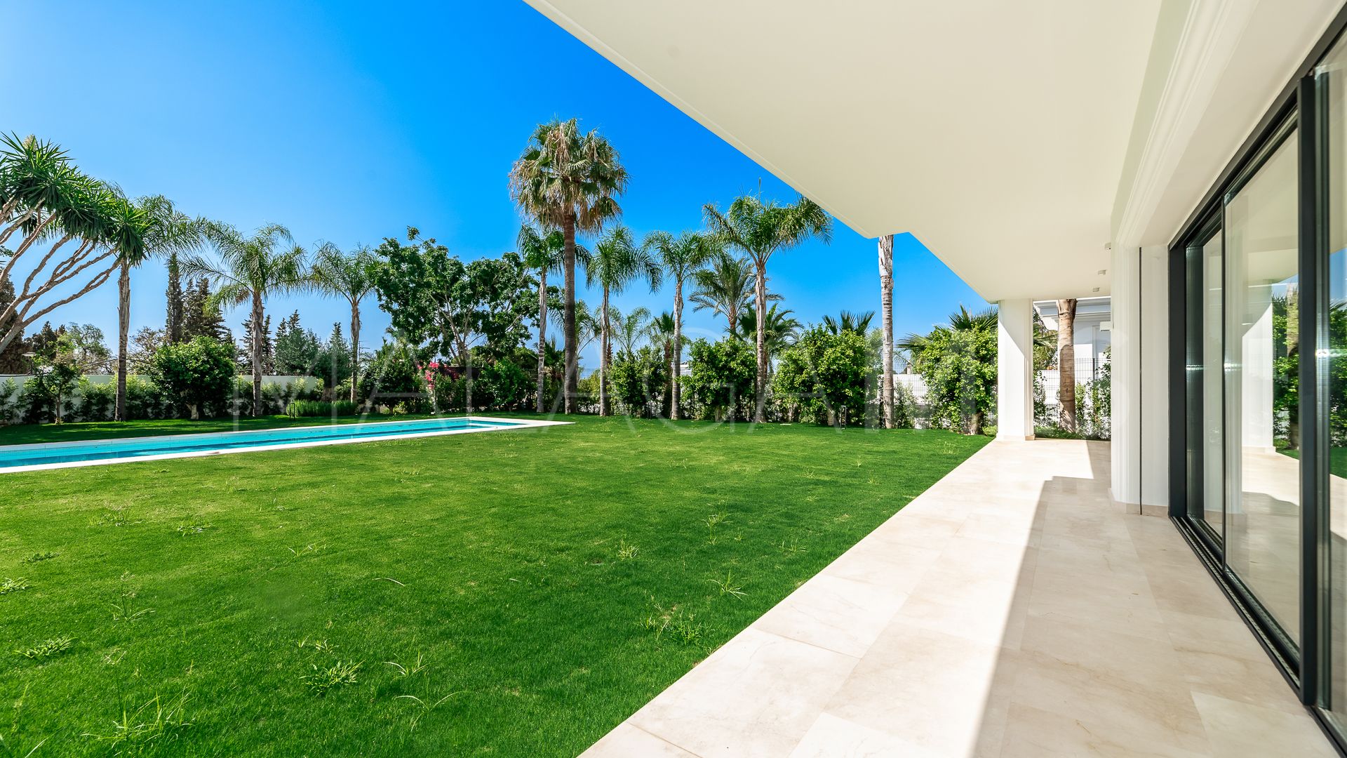 Villa for sale in Marbella Golden Mile with 5 bedrooms