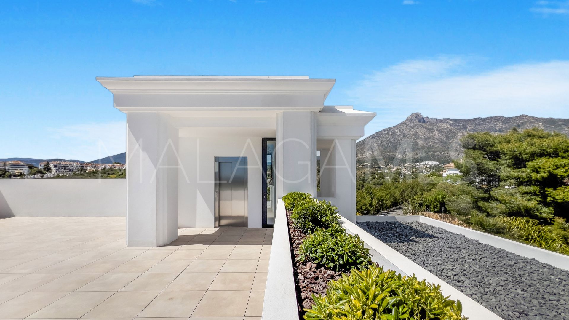 Villa for sale in Marbella Golden Mile with 5 bedrooms