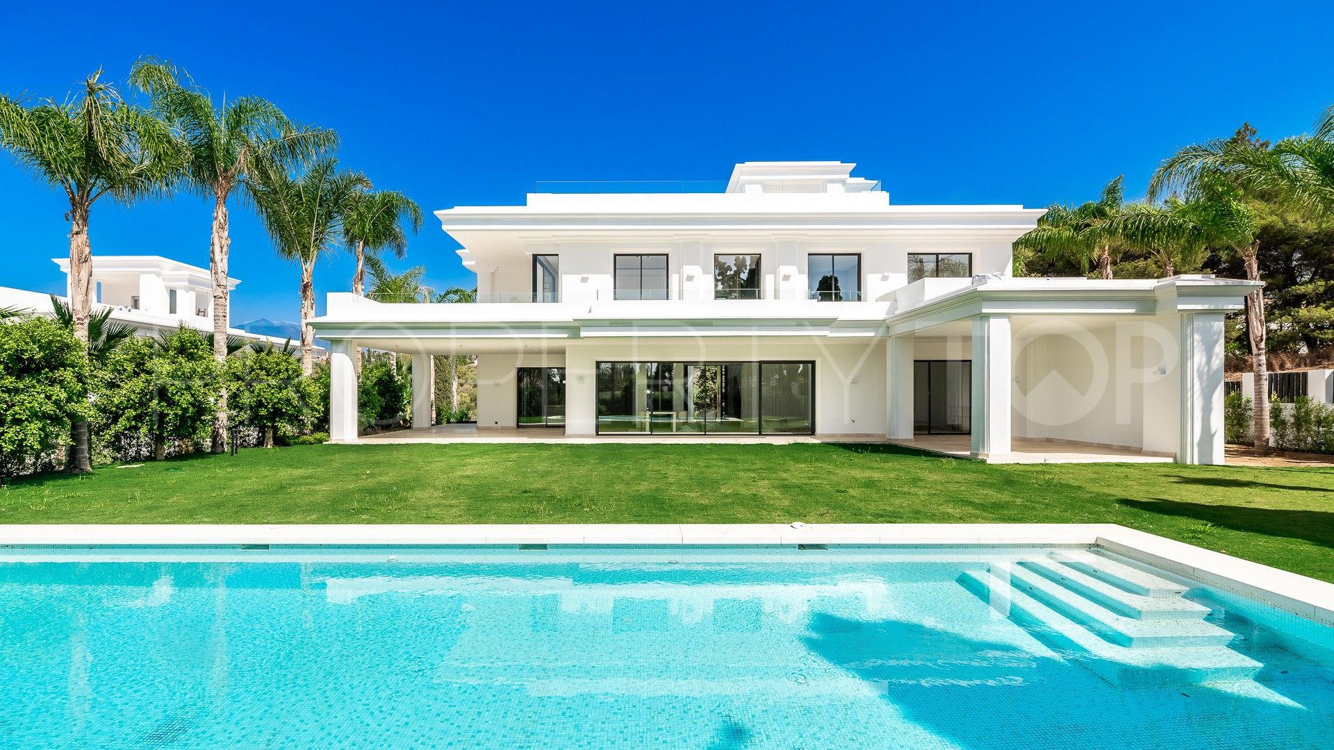 Villa en venta con 5 dormitorios en Las Lomas del Marbella Club