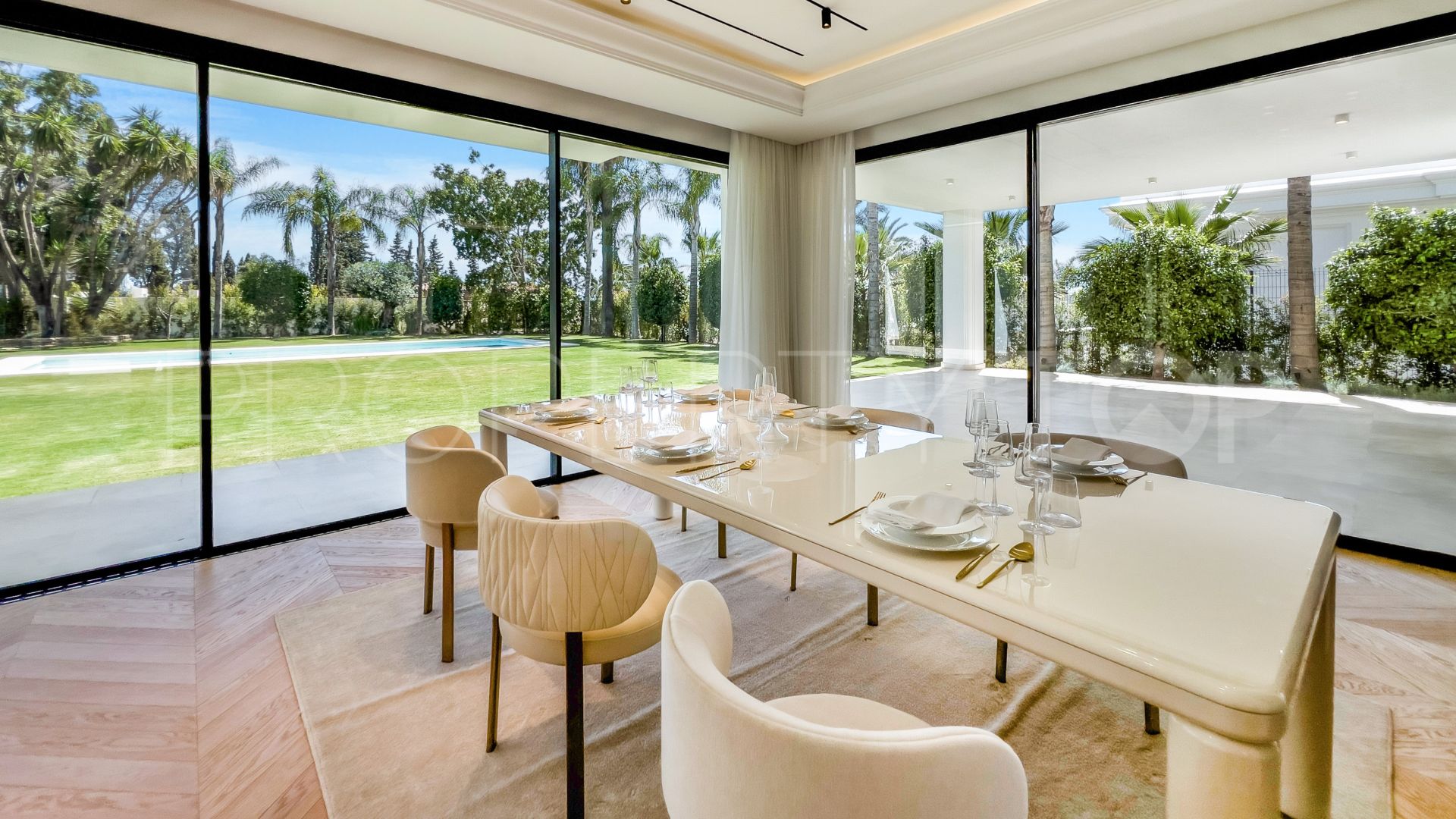 Villa en venta con 5 dormitorios en Las Lomas del Marbella Club