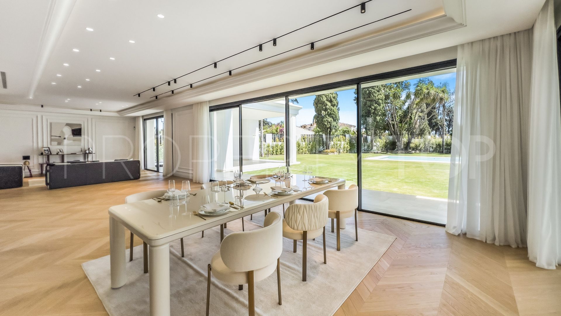 Villa en venta con 5 dormitorios en Las Lomas del Marbella Club