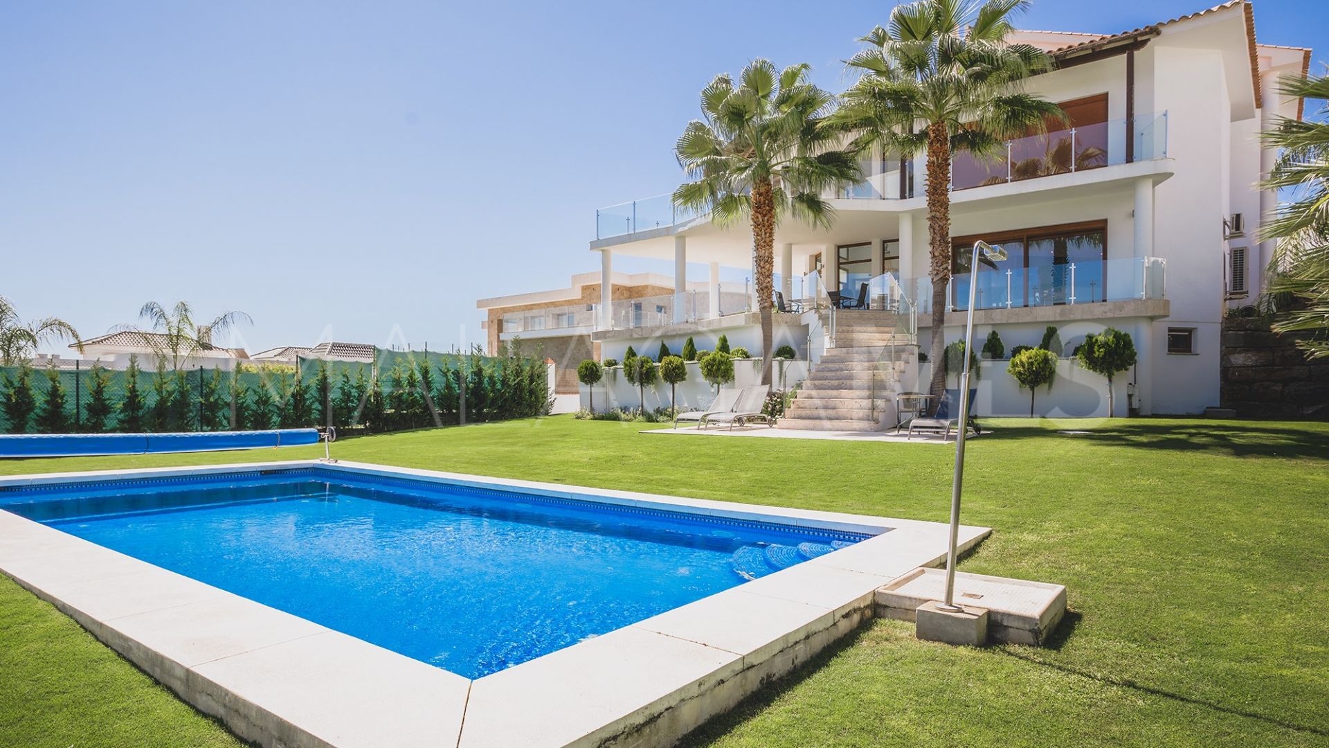 Se vende villa in Los Flamingos Golf with 5 bedrooms