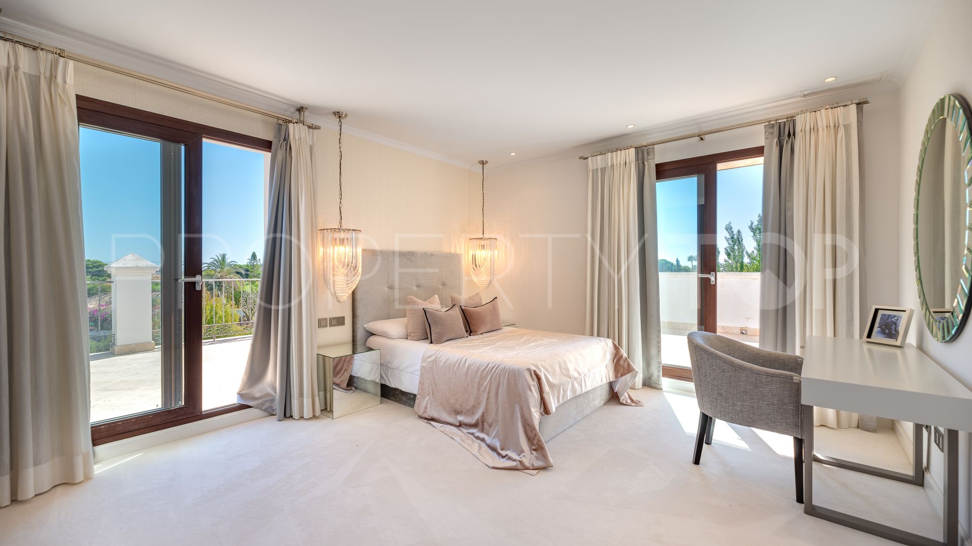 Villa en venta de 6 dormitorios en Guadalmina Alta