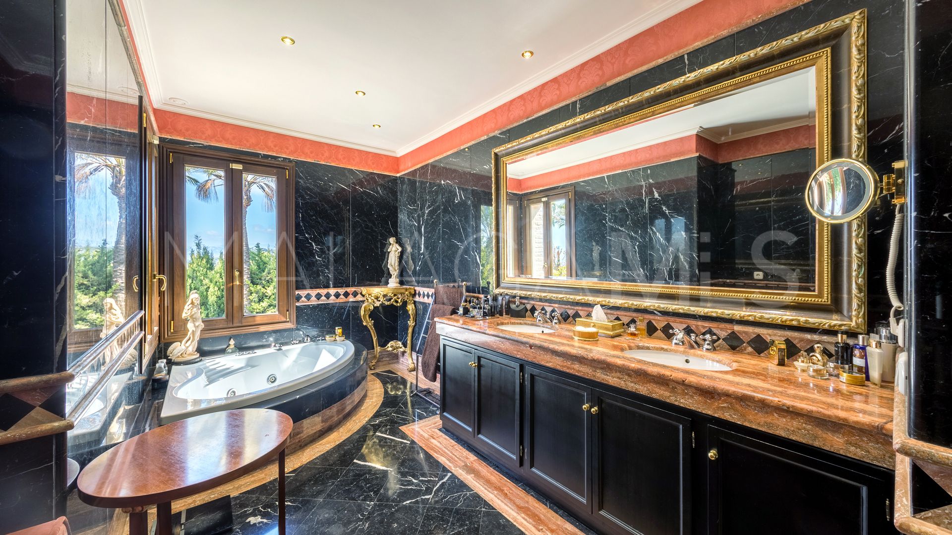 Villa for sale in Sierra Blanca