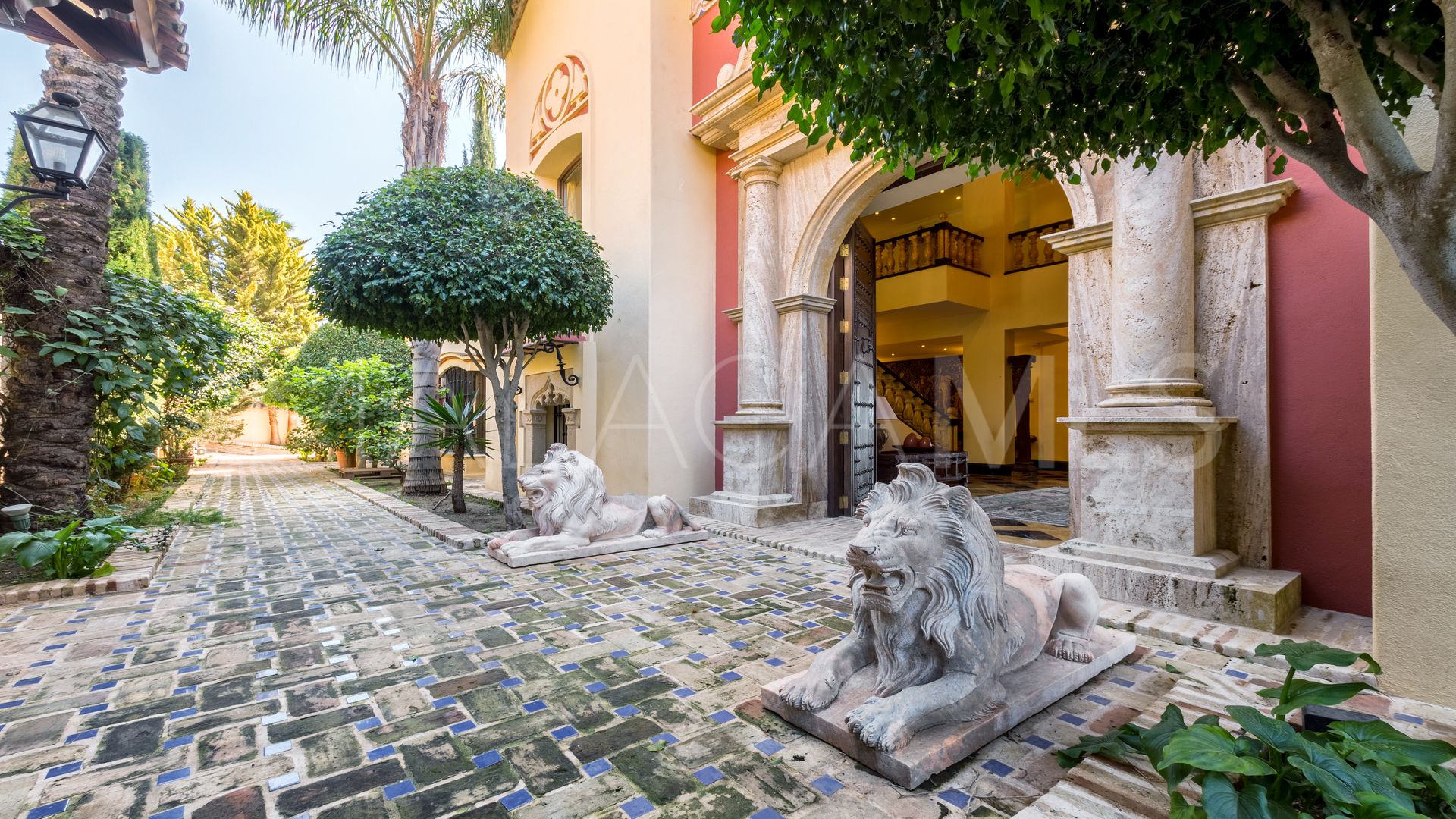 Villa for sale in Sierra Blanca