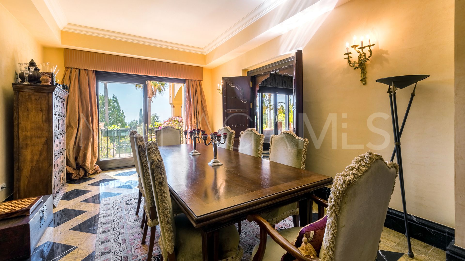 Villa for sale in Sierra Blanca