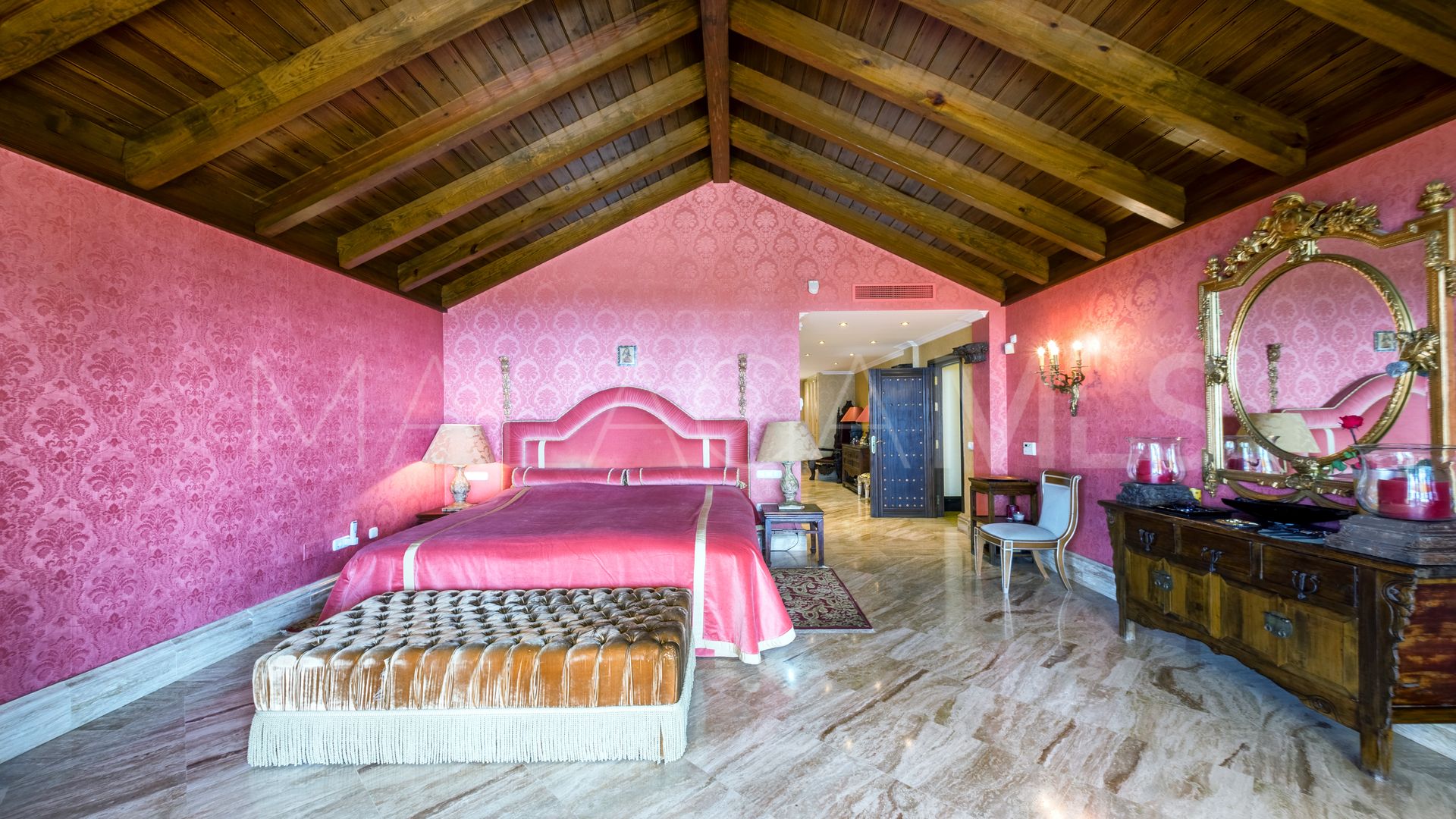 Villa for sale in Sierra Blanca