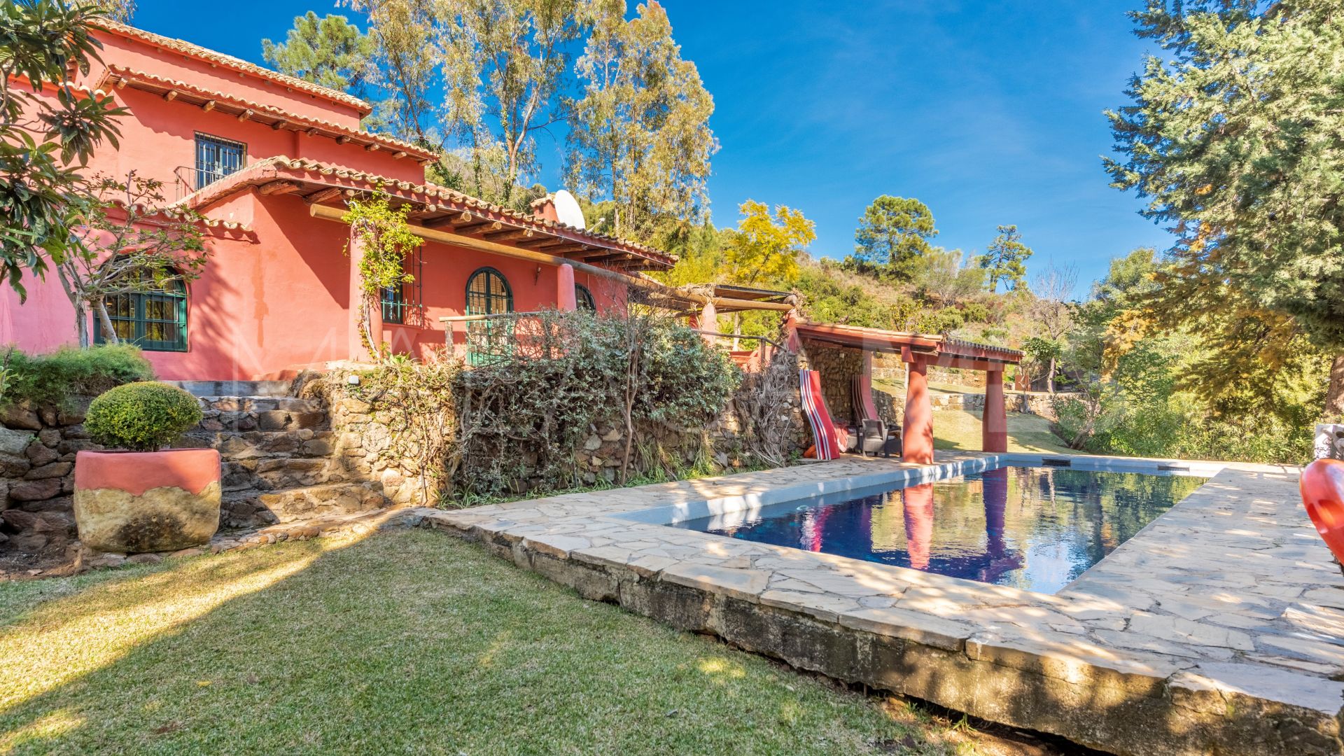 Villa for sale in Benahavis Centro