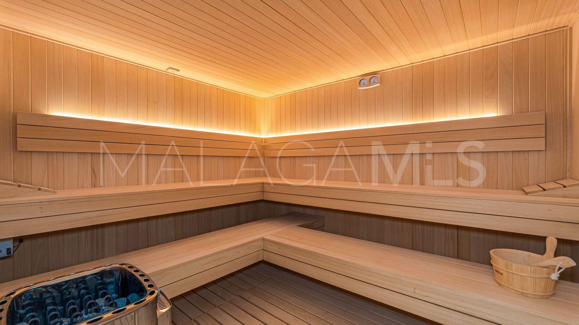 Villa for sale in Cascada de Camojan