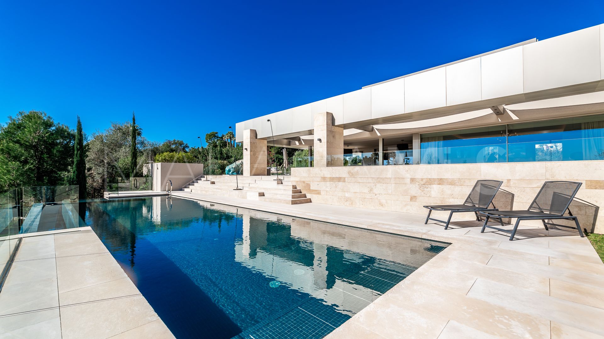 Villa for sale in Cascada de Camojan